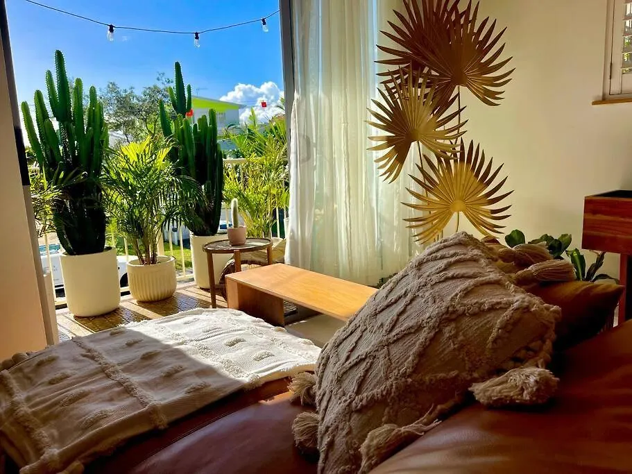 Chic Beachside Getaway 2Br 2Bath Fully Equipped Apartment Gold Coast 0*,  Australia