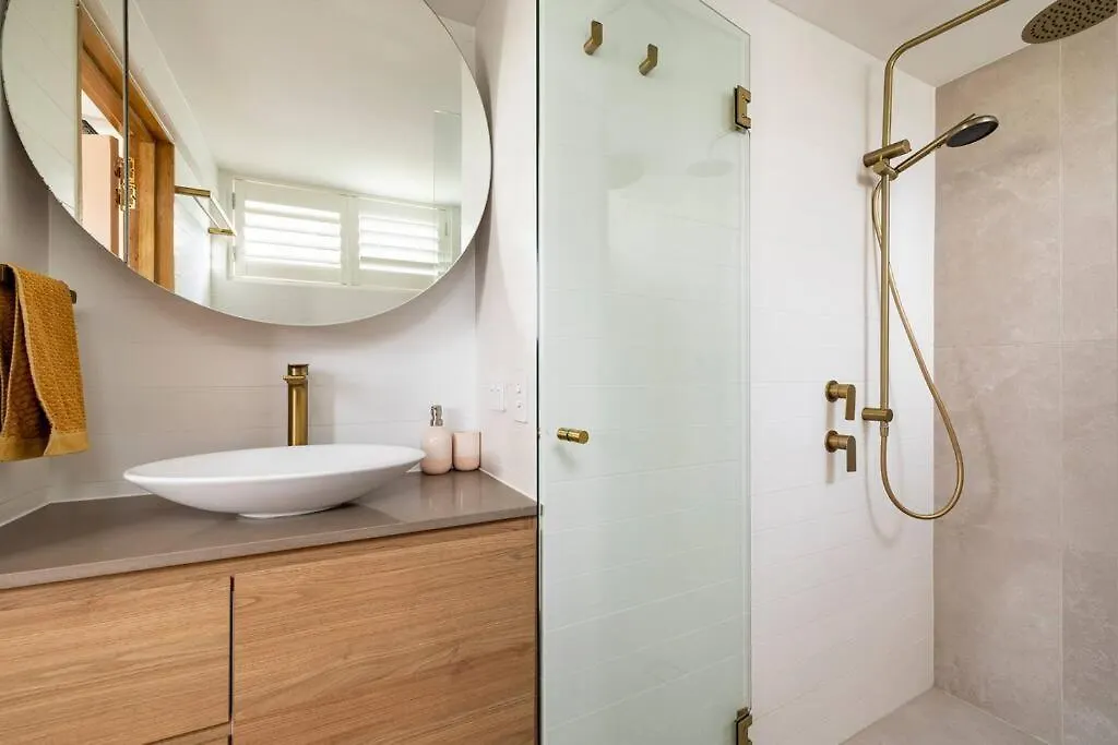 Chic Beachside Getaway 2Br 2Bath Fully Equipped Apartment Gold Coast 0*,  Australia