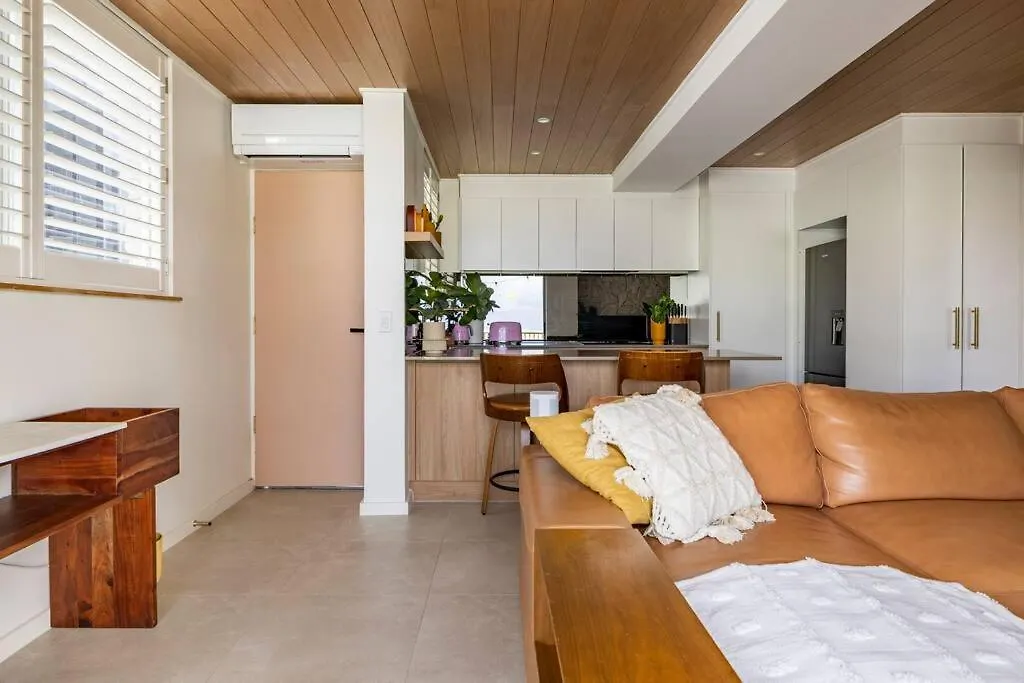 Chic Beachside Getaway 2Br 2Bath Fully Equipped Apartment Gold Coast 0*,  Australia