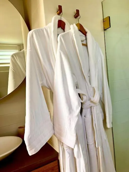 Chic Beachside Getaway 2Br 2Bath Fully Equipped Apartment Gold Coast